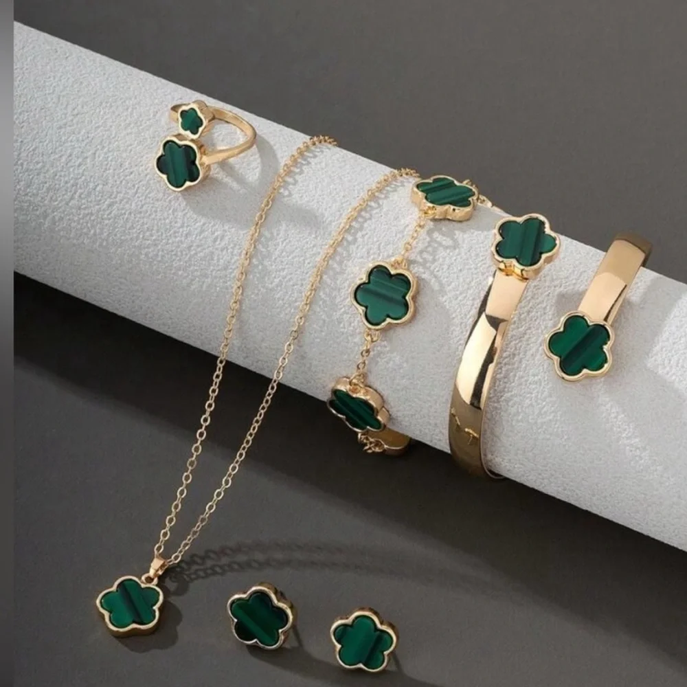 NWT 5pcs/Set Lucky Stunning four Leaf Clover Design Bracelet Necklace, Earrings